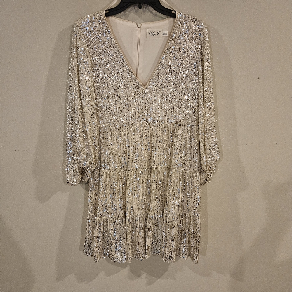 Eliza J Sequin Tiered Balloon Sleeve Cocktail Dress:‎ Silver Sequin: Size- 8